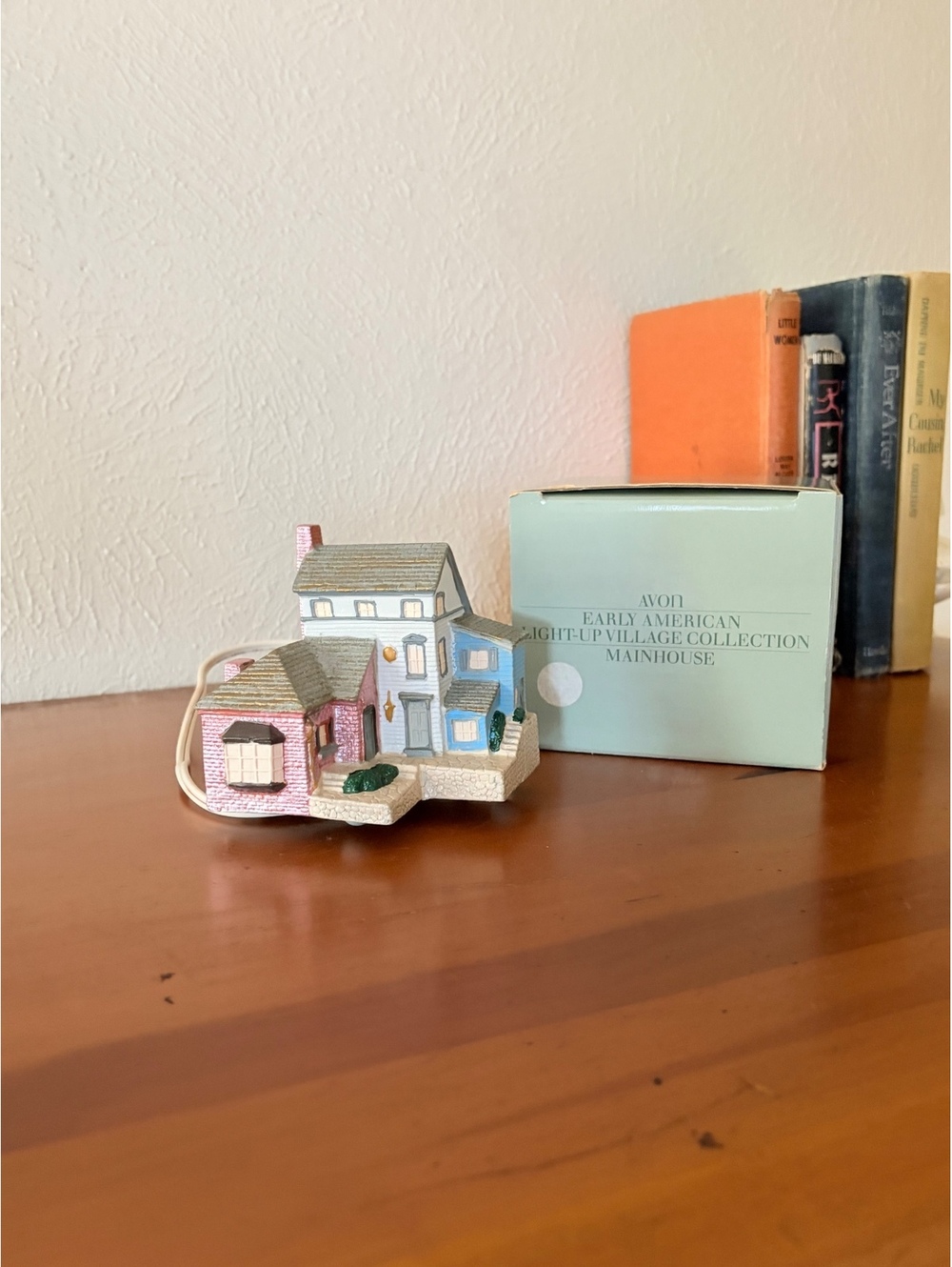 Christmas Avon Collection Mainhouse Early American People Light-Up Village 1989